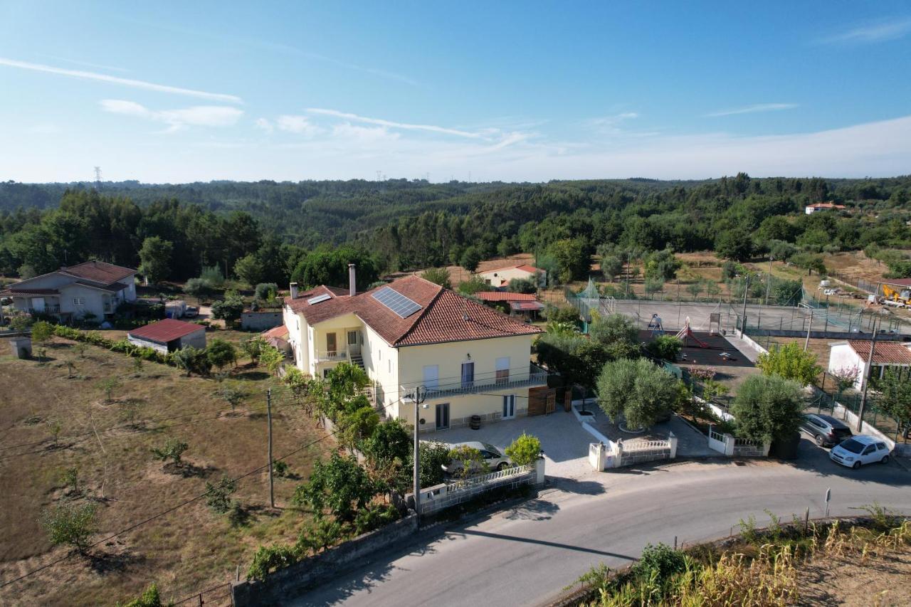 Апартаменти A Casa Amarela Pinheiro de Coja Екстер'єр фото